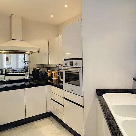 Superb 2 Bedroom With Sea View On The Croisette Apartment